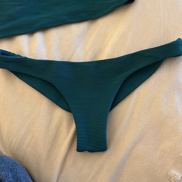 Billabong Ribbed Bikini - Picture 3 of 3